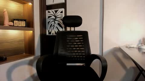 agnesrocuzzo online show from 12/13/25, 07:53