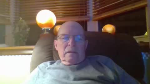 aguynrkfrd online show from 11/24/25, 10:37