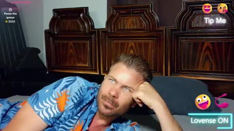 Blue Eyed Handsome Man online show from 04/18/26, 09:04