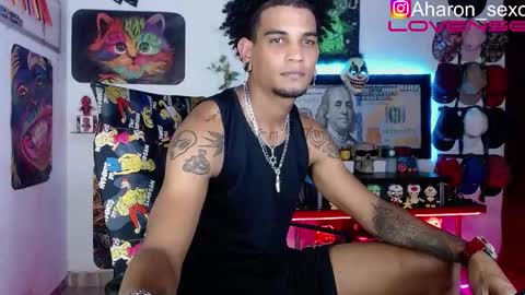 Snapshot of aharon_sexo1 chatting on 10/24/25, 01:24 Aharon Zamora online show from 10/24/25, 01:24