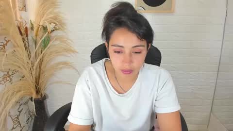 Snapshot of ahisha09 chatting on 01/26/25, 03:25 Ahisha online show from 01/26/25, 03:25