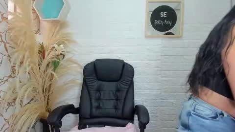 Snapshot of ahisha09 chatting on 01/27/25, 07:13 Ahisha online show from 01/27/25, 07:13