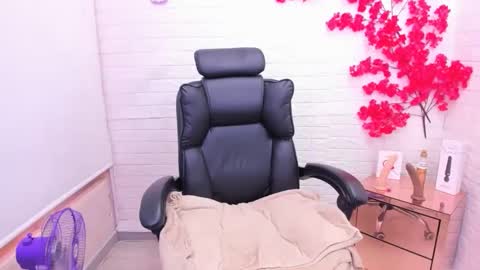 Snapshot of ahisha09 chatting on 11/07/25, 03:01 Ahisha online show from 11/07/25, 03:01