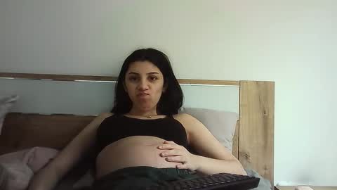 Snapshot of ahotkitty18 chatting on 11/08/25, 08:36 Selena online show from 11/08/25, 08:36