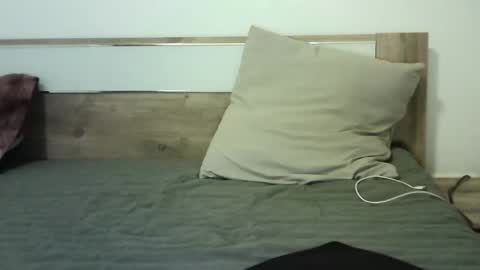 Snapshot of ahotkitty18 chatting on 11/11/25, 07:25 Selena online show from 11/11/25, 07:25