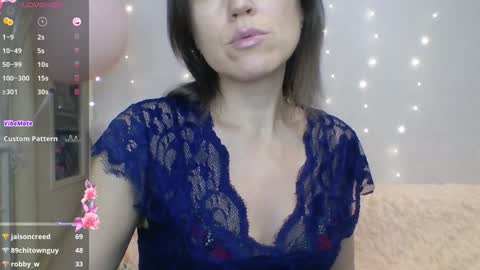 Snapshot of ahtena chatting on 12/30/24, 02:40 Ahtena online show from 12/30/24, 02:40