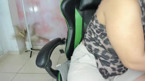 karoline  online show from 04/22/26, 09:38