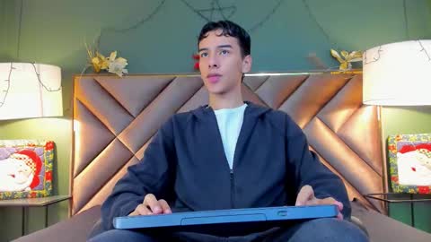 Snapshot of aiden_royce chatting on 12/20/25, 03:24 aiden_royce online show from 12/20/25, 03:24