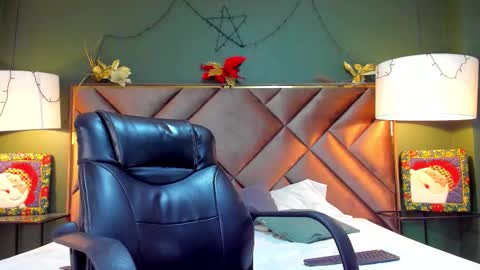 Snapshot of aiden_royce chatting on 12/23/25, 05:05 aiden_royce online show from 12/23/25, 05:05