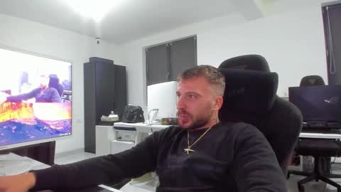 Snapshot of aidenmatthew chatting on 09/30/25, 05:18 Aiden online show from 09/30/25, 05:18