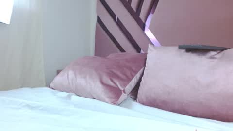 aiilynsmiith online show from 11/10/25, 10:20