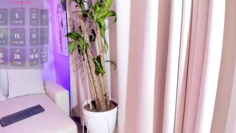 Snapshot of ailee_naughty chatting on 12/19/25, 01:56 online show from 12/19/25, 01:56