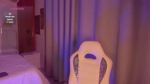 Snapshot of ailee_naughty chatting on 02/10/26, 02:04 online show from 02/10/26, 02:04