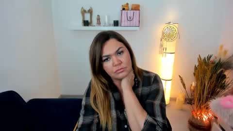 Snapshot of aileen_stone chatting on 02/23/25, 03:18 Aileen online show from 02/23/25, 03:18