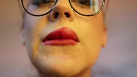  Aileen  online show from 10/10/25, 06:51