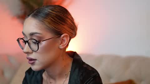  Aileen  online show from 10/22/25, 06:40