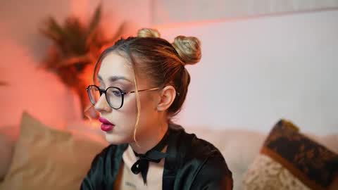  Aileen  online show from 12/21/25, 09:55