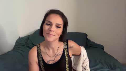 Snapshot of ailelea chatting on 10/31/25, 10:33 123 online show from 10/31/25, 10:33