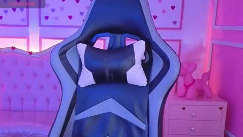 Snapshot of ailen_t_ chatting on 09/19/25, 02:35 ailen online show from 09/19/25, 02:35