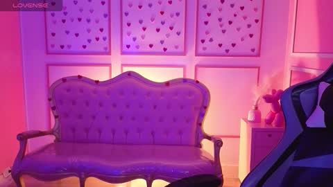 Snapshot of ailen_t_ chatting on 10/07/25, 02:20 ailen online show from 10/07/25, 02:20