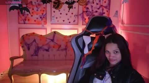 Snapshot of ailen_t_ chatting on 10/27/25, 02:15 ailen online show from 10/27/25, 02:15