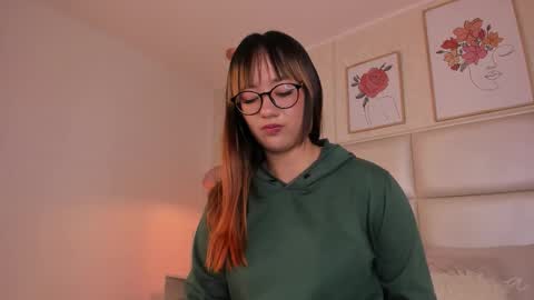 Aily Yozuko online show from 10/17/25, 02:48