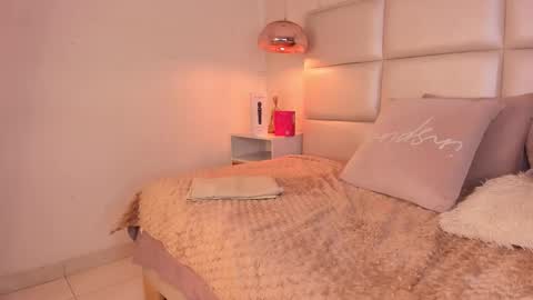 Aily Yozuko online show from 10/28/25, 02:59