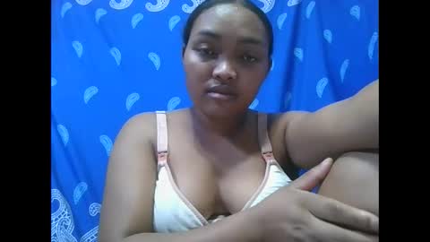 Snapshot of aimealdy chatting on 12/21/25, 07:10 aimealdy online show from 12/21/25, 07:10