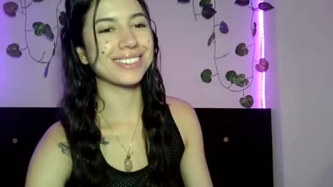 Snapshot of aine_ileana chatting on 12/18/24, 05:00 J online show from 12/18/24, 05:00