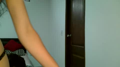 Snapshot of aine_ileana chatting on 09/17/25, 03:46 J online show from 09/17/25, 03:46