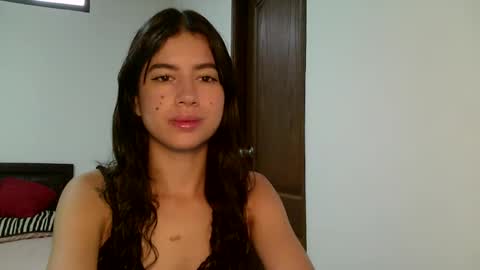 Snapshot of aine_ileana chatting on 09/21/25, 02:19 J online show from 09/21/25, 02:19