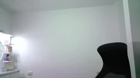 Snapshot of aineangeel chatting on 11/04/25, 12:32 AINE online show from 11/04/25, 12:32