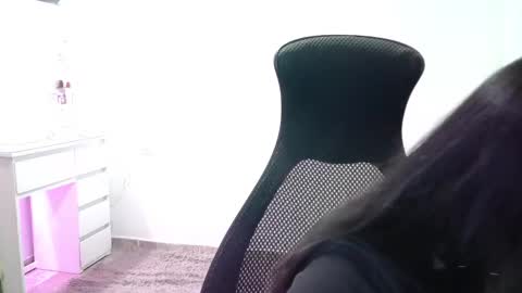 Snapshot of aineangeel chatting on 11/23/25, 01:38 AINE online show from 11/23/25, 01:38