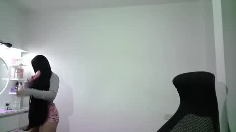 Snapshot of aineangeel chatting on 11/30/25, 12:58 AINE online show from 11/30/25, 12:58