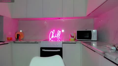 Snapshot of aira_vi chatting on 12/03/24, 11:02 Aira online show from 12/03/24, 11:02