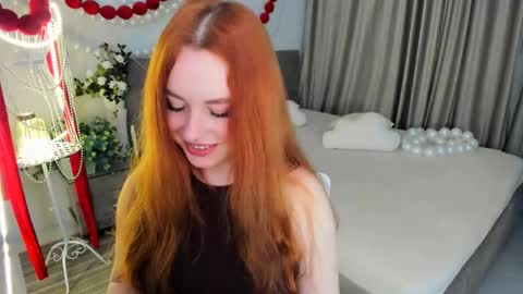 Snapshot of airysilhouette chatting on 04/10/26, 08:02 Louise online show from 04/10/26, 08:02