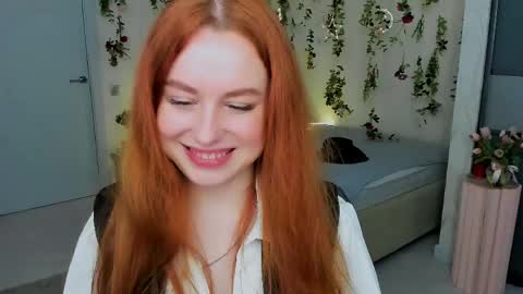 Snapshot of airysilhouette chatting on 04/18/26, 08:09 Louise online show from 04/18/26, 08:09
