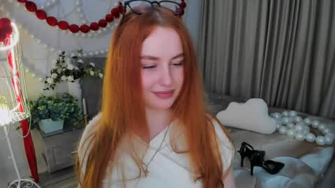 Snapshot of airysilhouette chatting on 04/21/26, 01:42 Louise online show from 04/21/26, 01:42