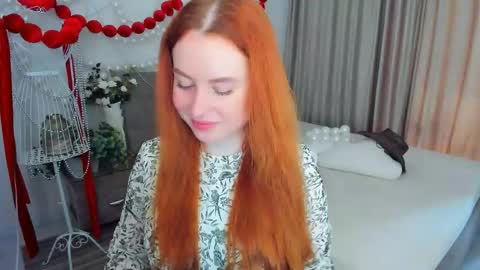 Snapshot of airysilhouette chatting on 05/17/26, 04:10 Louise online show from 05/17/26, 04:10
