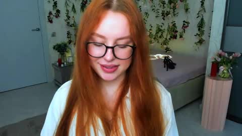 Snapshot of airysilhouette chatting on 05/23/26, 04:39 Louise online show from 05/23/26, 04:39