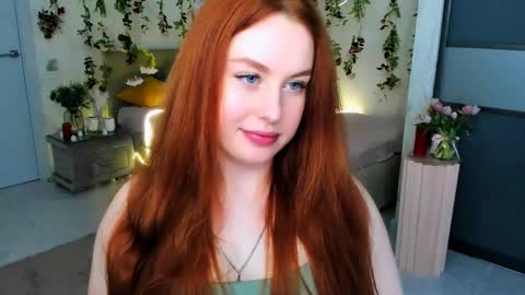 Snapshot of airysilhouette chatting on 06/05/26, 10:21 Louise online show from 06/05/26, 10:21