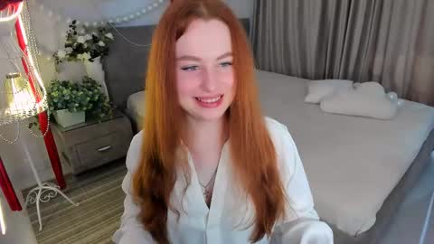 Snapshot of airysilhouette chatting on 06/06/26, 04:17 Louise online show from 06/06/26, 04:17