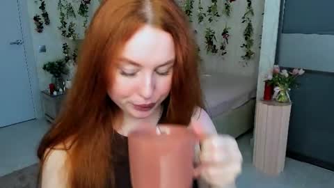 Snapshot of airysilhouette chatting on 06/13/26, 10:35 Louise online show from 06/13/26, 10:35