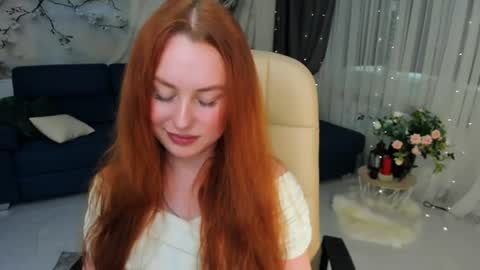Snapshot of airysilhouette chatting on 06/16/26, 04:20 Louise online show from 06/16/26, 04:20
