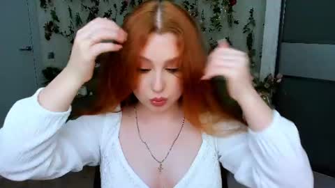 Snapshot of airysilhouette chatting on 06/21/26, 07:27 Louise online show from 06/21/26, 07:27