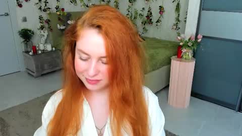 Snapshot of airysilhouette chatting on 06/29/26, 07:25 Louise online show from 06/29/26, 07:25