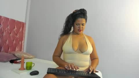 AISHA  MOORE online show from 06/11/26, 07:23