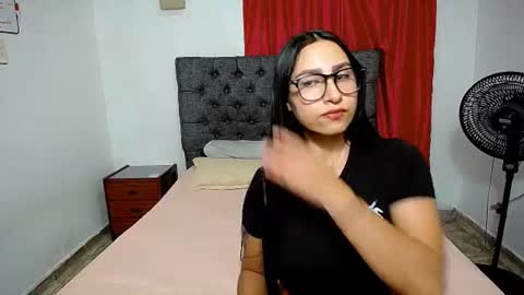 Snapshot of aisha_stacey0410 chatting on 07/22/26, 04:04 aisha_stacey0410 online show from 07/22/26, 04:04