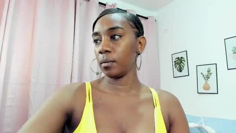 Snapshot of aisha_w10 chatting on 02/25/25, 03:38 Aisha online show from 02/25/25, 03:38