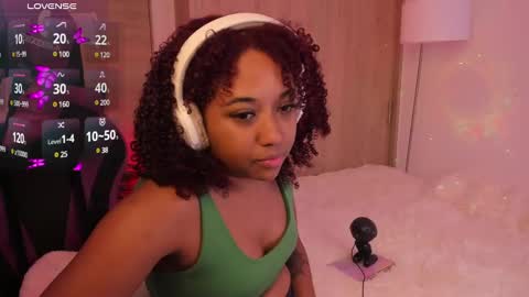 Aisha online show from 03/08/25, 12:33